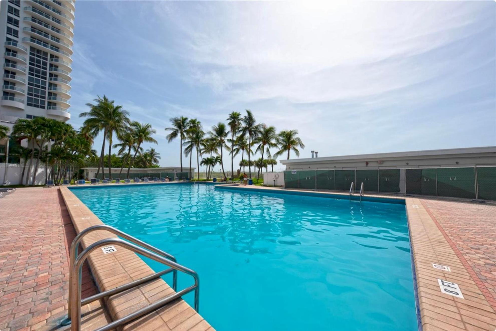 Directly On The Beach With Pool & Parking Miami Beach Bagian luar foto